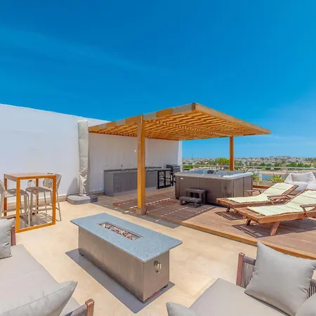 Amazing Apartment With Rooftop And Jacuzzi